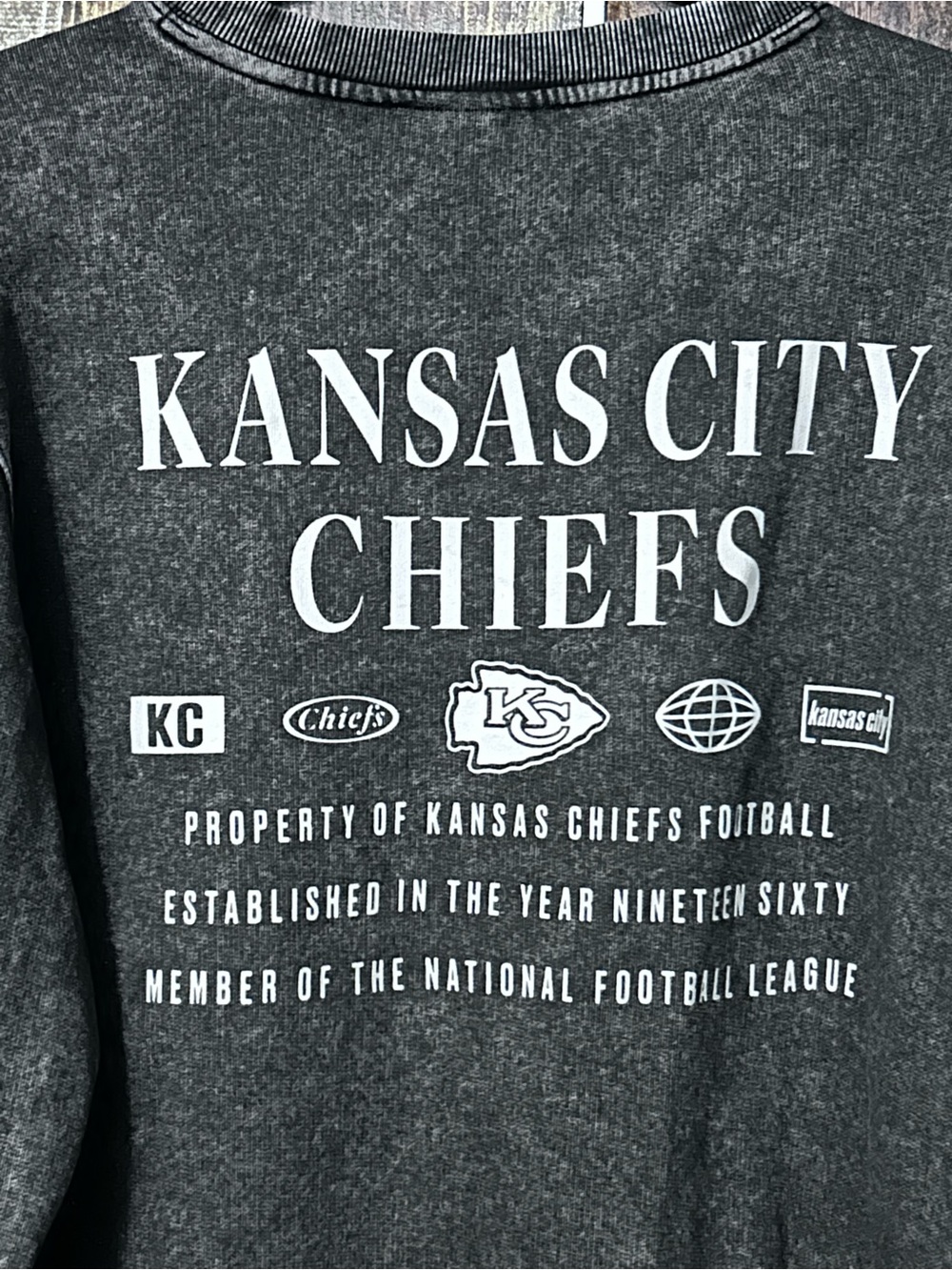 Fanatics Black Washed KC Chiefs Crewneck Sweatshirt - Picture 4 of 7